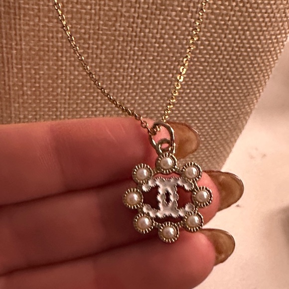 Chanel repurposed pendant necklace - Picture 7 of 8